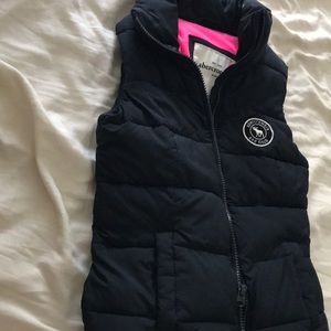 Abercrombie kids puffer vest size medium